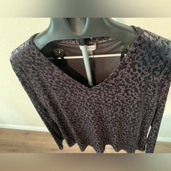 Calvin Klein size women’s XL velvet material cheetah print - Picture 2 of 9